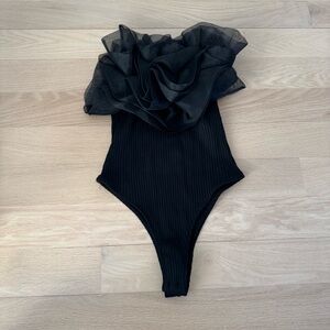 ZARA blogger favorite ORGANZA RUFFLE RIB BODYSUIT Black Women’s Small NEW